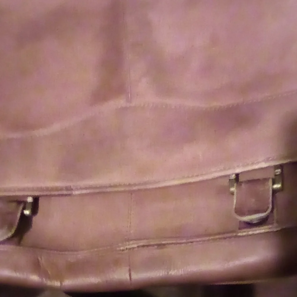 All Leather Large Messenger Bag With Handle And Large Adjustable Straps.